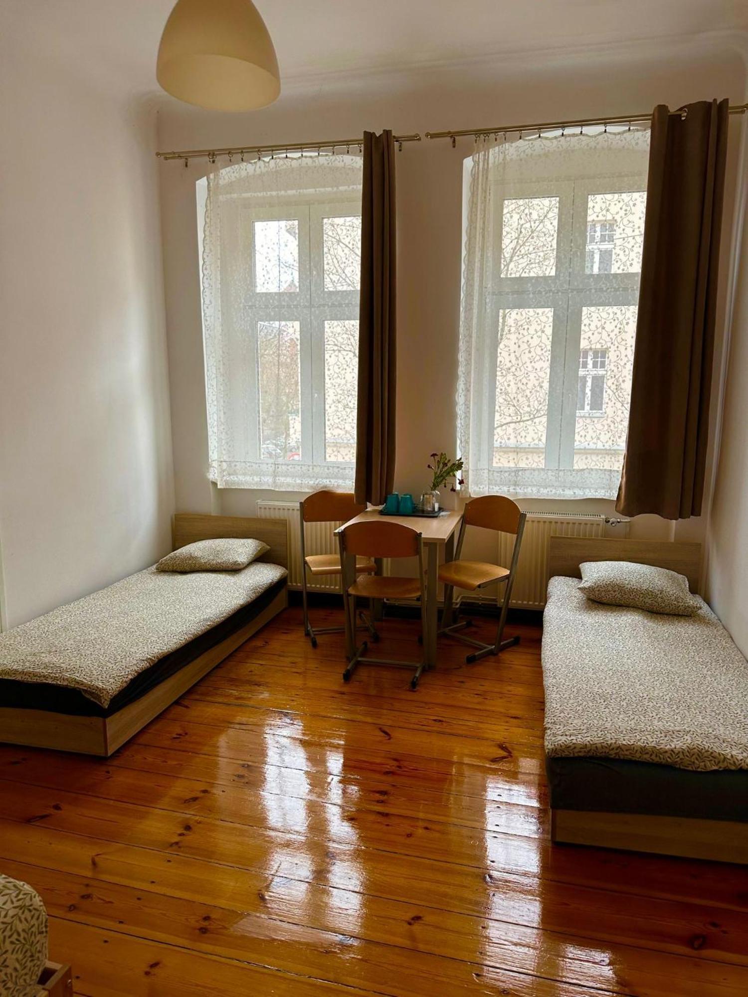 Lilia House Hostel Poznan Exterior photo